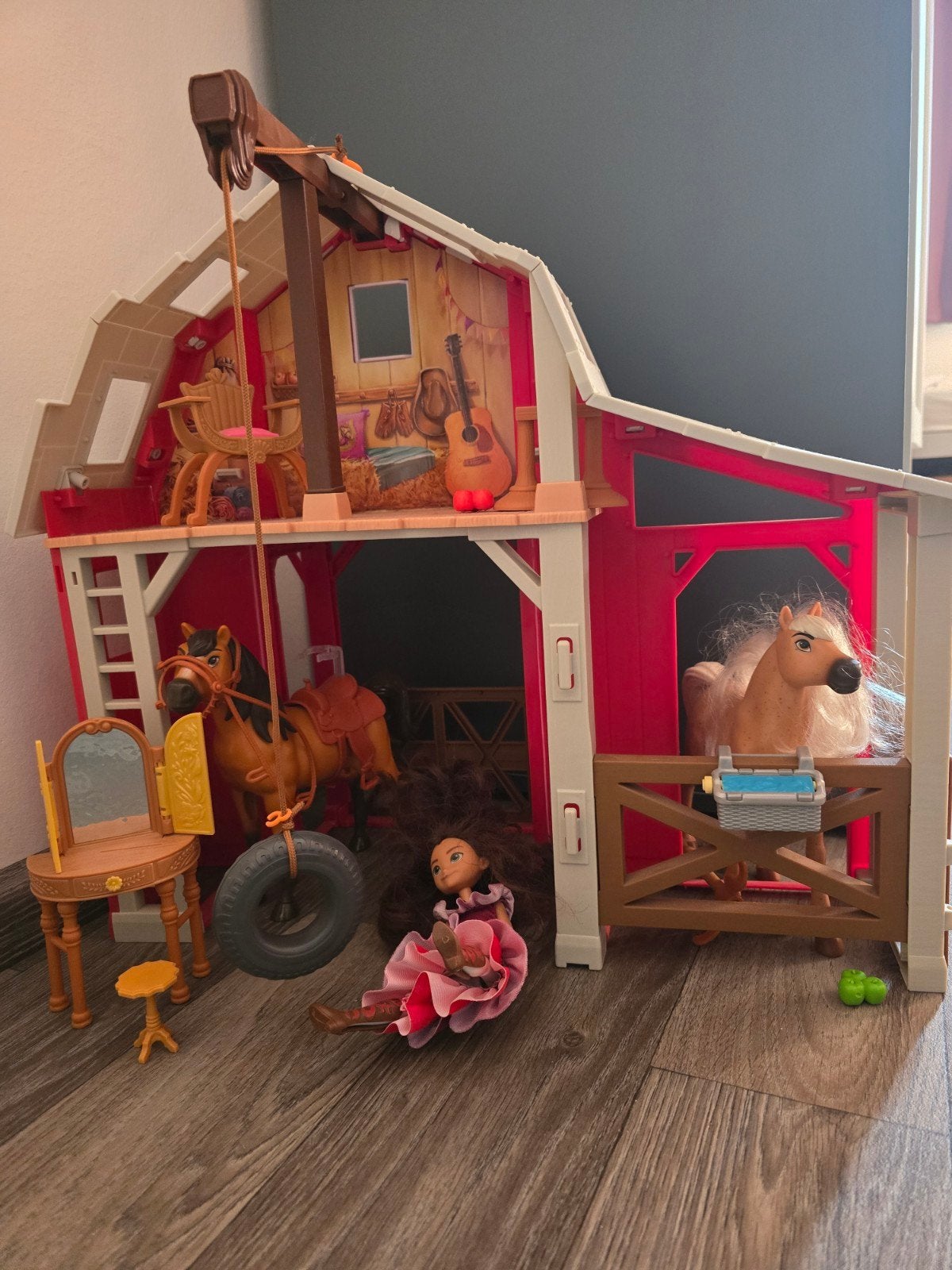 Spirit Lucky's Stal Speelset met Paarden en Pop, Ophalen of Verzenden, Zo goed als nieuw, Jongen of Meisje