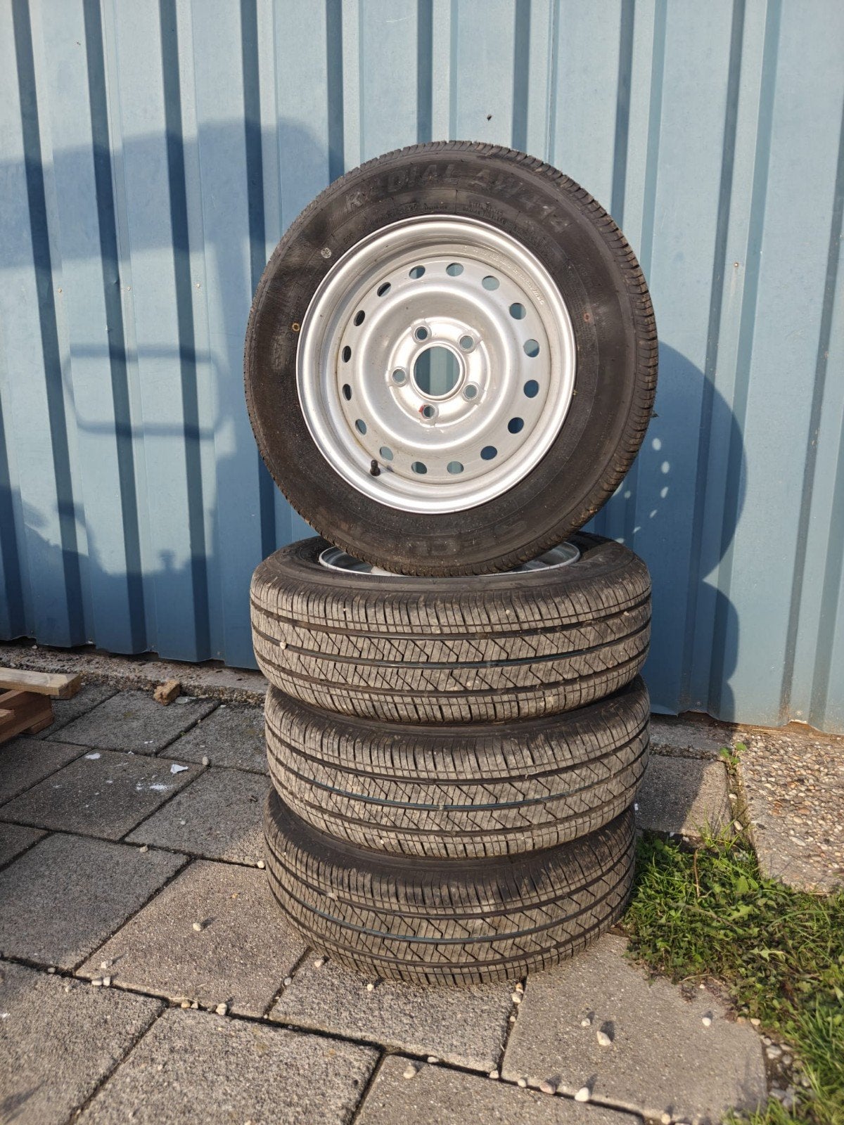 Nieuwe aanhanger banden 185/65R14, Ophalen, Zo goed als nieuw