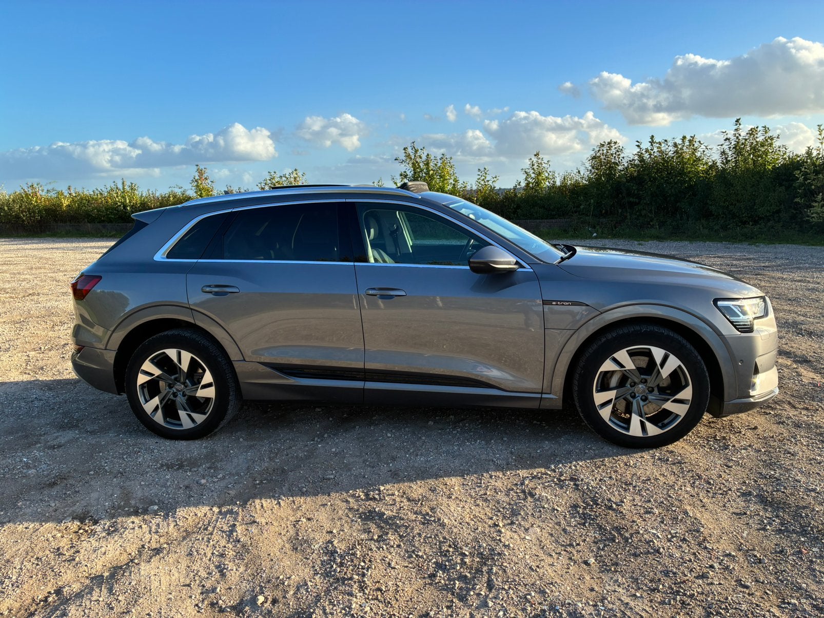 Audi e-tron 50 Quattro I Leer I Zeer nette staat I 2019, Auto's, Automaat, Dealer onderhouden, 1800 kg, Zwart