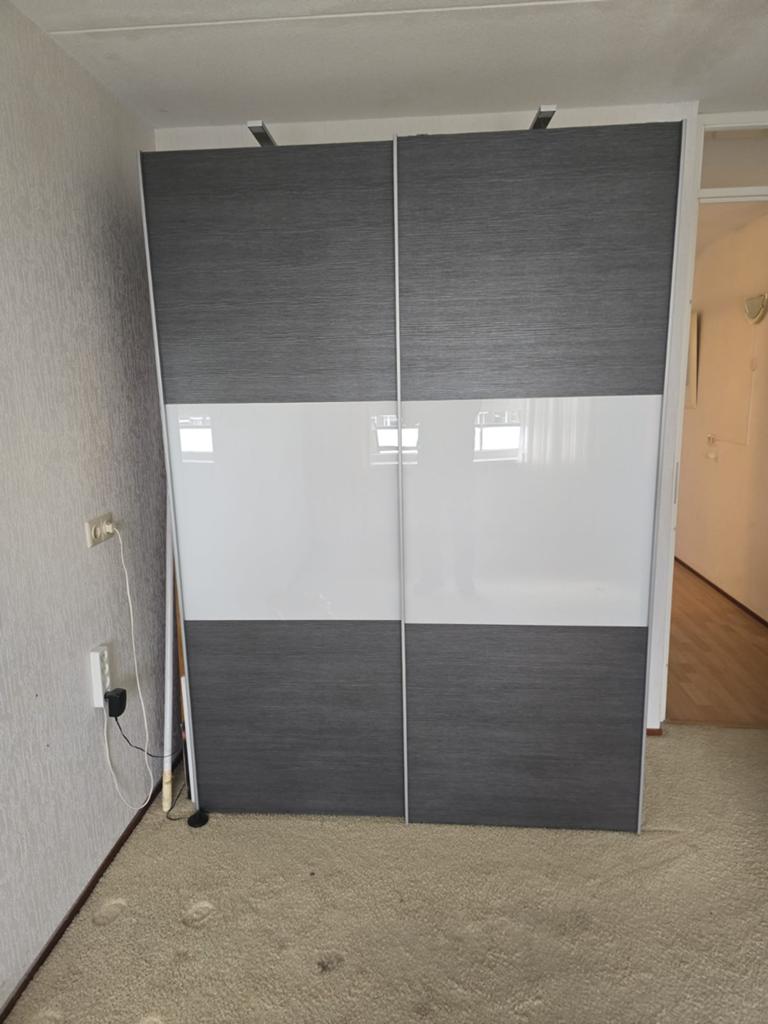 Moderne kledingkast met schuifdeuren, Ophalen, Met deur(en), Gebruikt, Nuservice