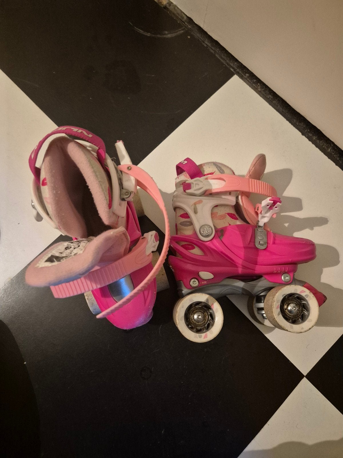 Roze verstelbare rolschaatsen voor kinderen, maat 25-28, Ophalen of Verzenden, Verstelbaar, Gebruikt, Kinderen
