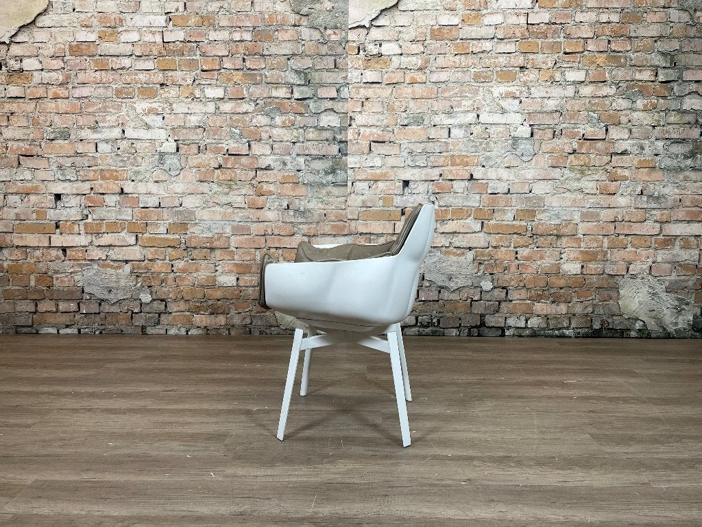 B&B Italia Husk bij TheReSales, Ophalen, Design, Zo goed als nieuw, Vijf, Zes of meer stoelen