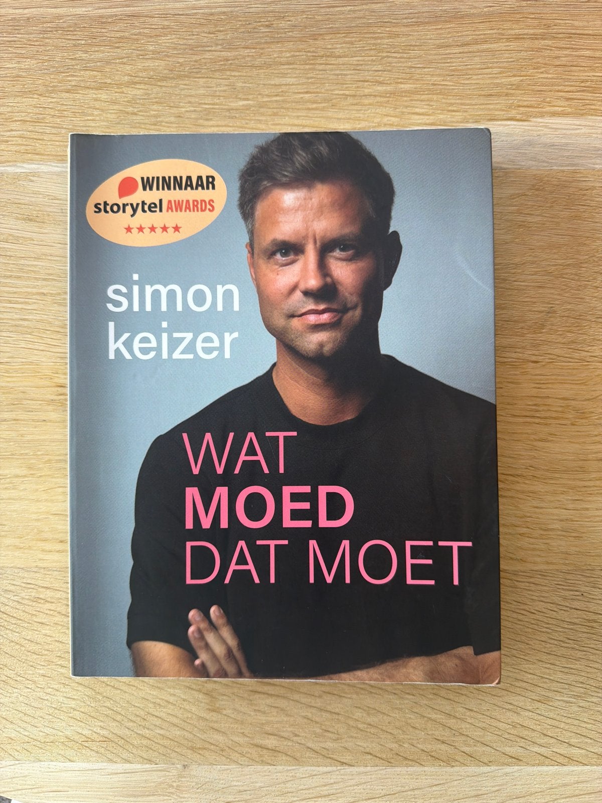 Simon Keizer - Wat Moet Dat Moet (Winnaar Storytel Awards), Ophalen of Verzenden, Zo goed als nieuw, Overige