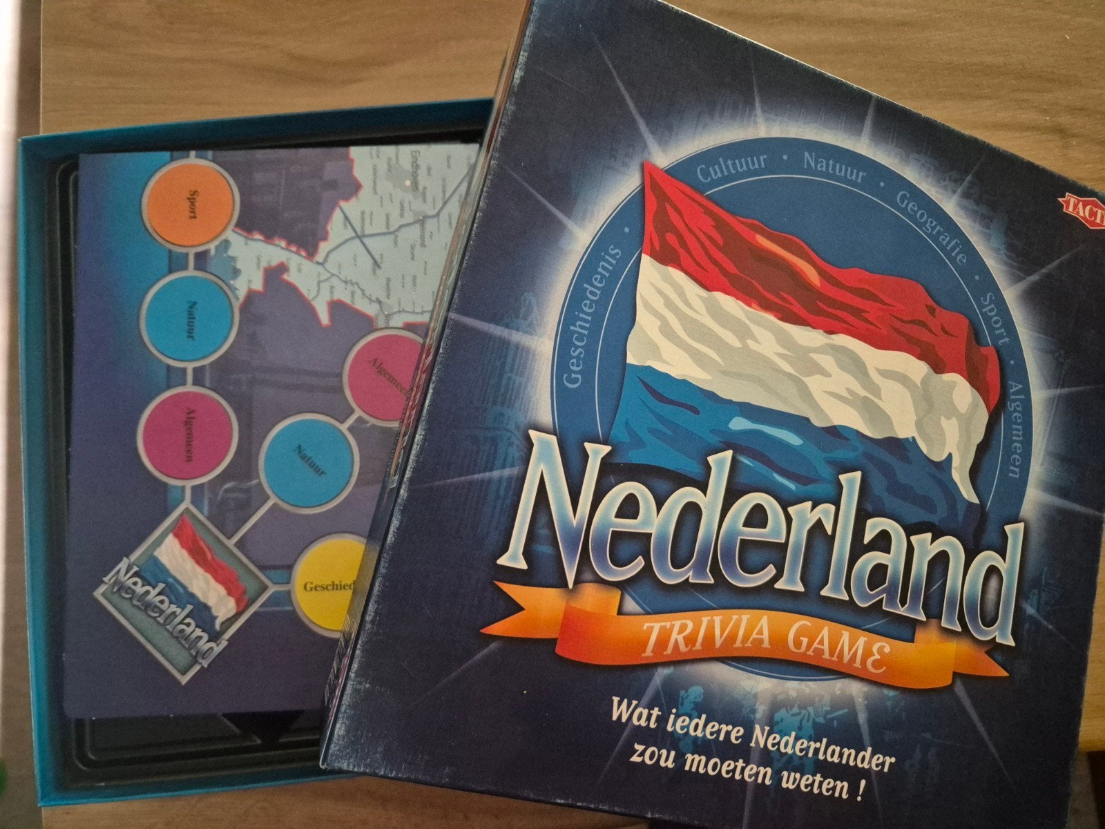 Nederland Trivia Game - bordspel, Vijf spelers of meer, Ophalen, Zo goed als nieuw, Tactic