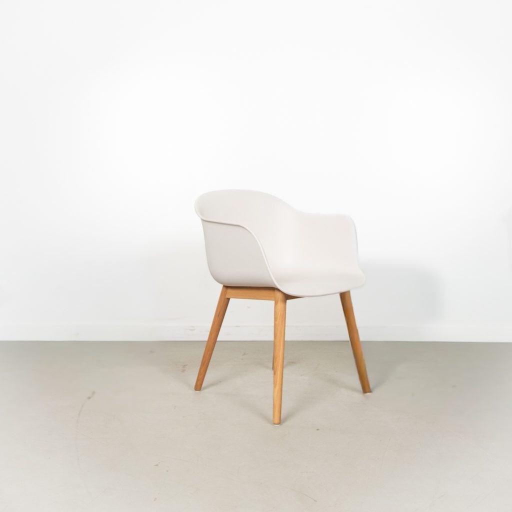 Muuto Fiber Stoel Wit Kunststof – Hout, Niet ingevuld, Zo goed als nieuw, Niet ingevuld, Niet ingevuld
