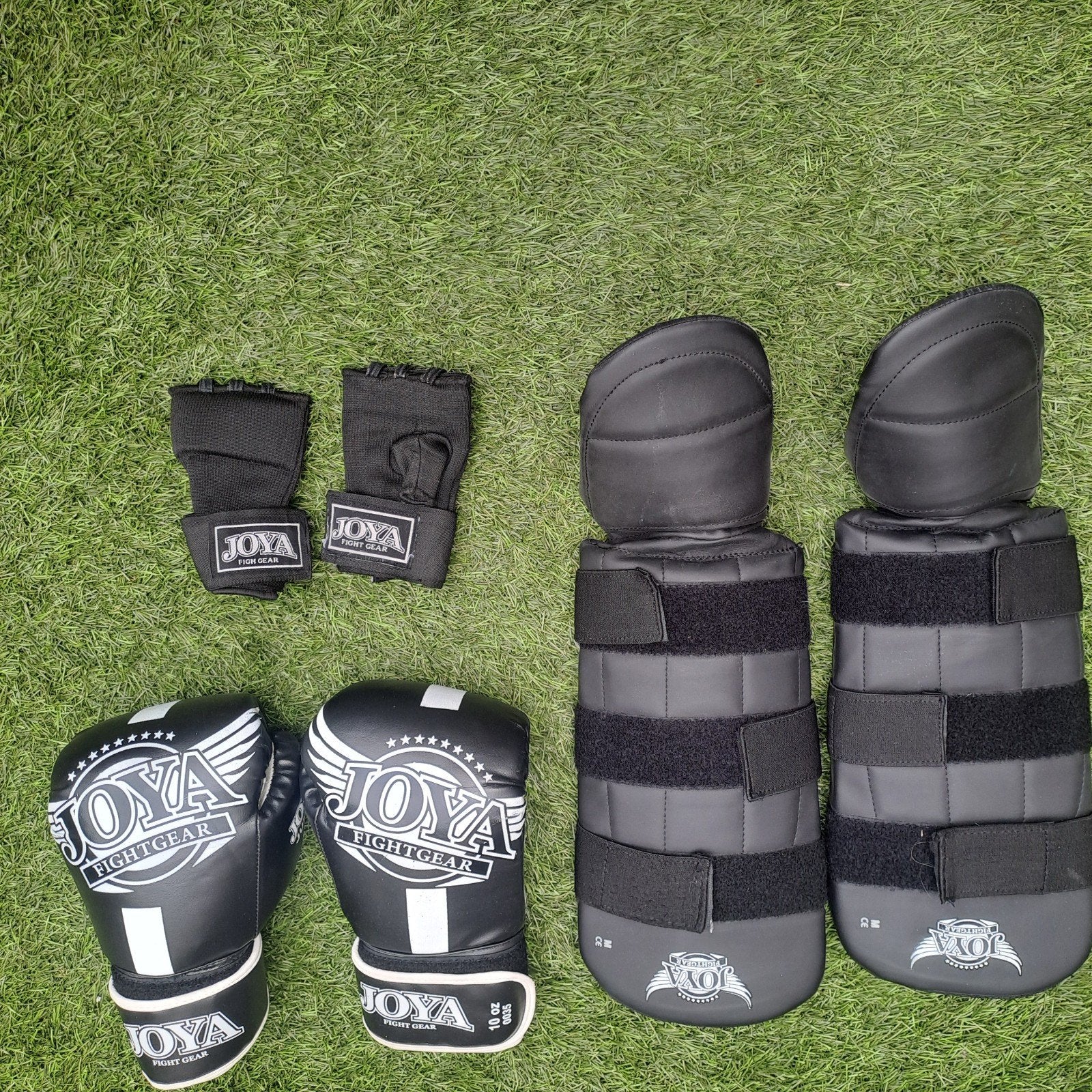 set Joya kickboksen handschoenen en beenbeschermers, Ophalen, Zo goed als nieuw, Bokshandschoenen