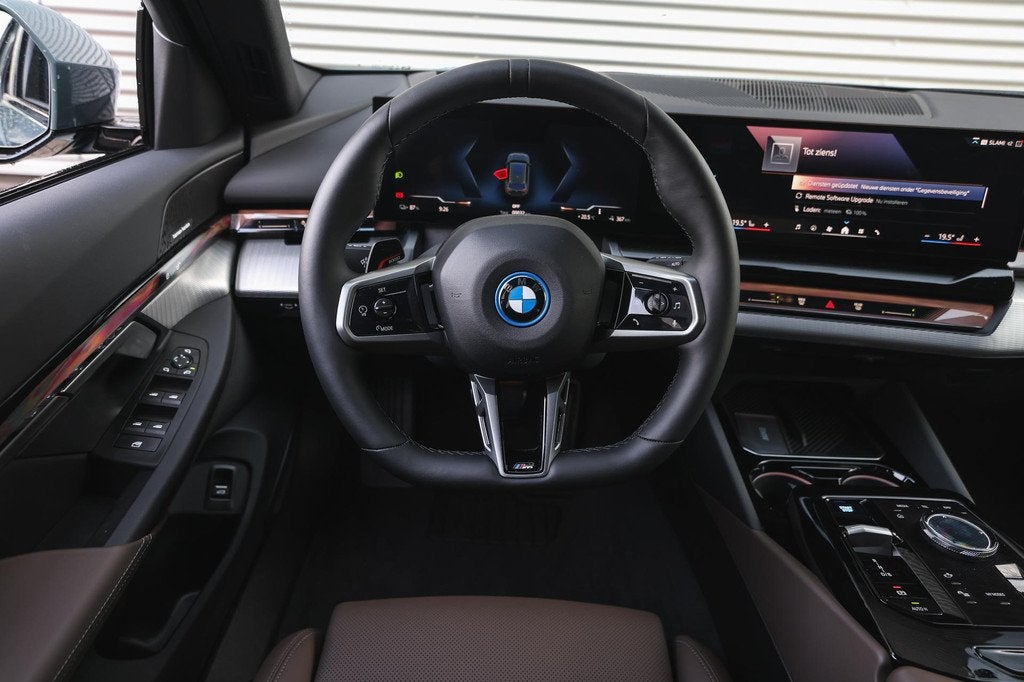 BMW i5 Touring eDrive40 High Executive M Sport / Comfort Acc, Auto's, BMW, Achterwielaandrijving, Met garantie (alle), 340 pk