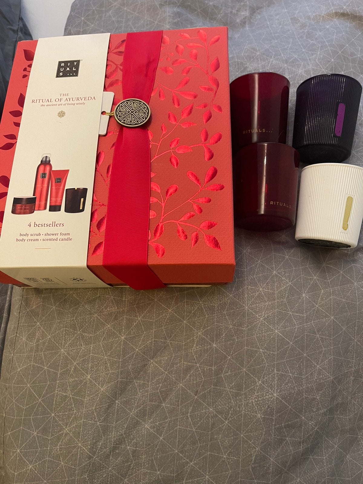 Lege rituals doos en kaarsenhouders, Ophalen of Verzenden, Zo goed als nieuw, Rood, Lippen