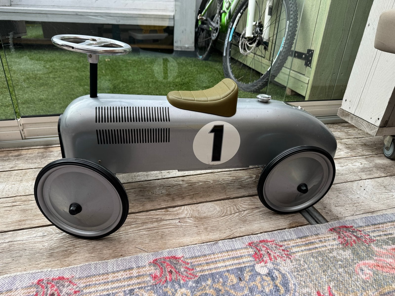 Zilveren loopauto met nummer 1 - Retro design, Ophalen, Zo goed als nieuw, Loopvoertuig