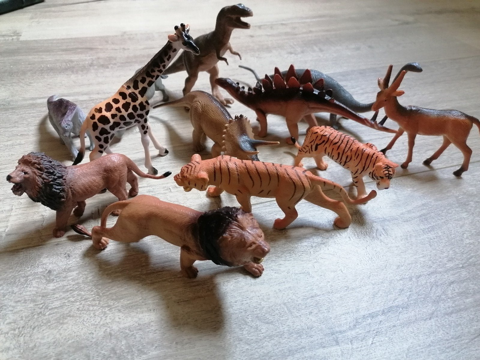 Dierenfiguren set: wilde dieren en dinosaurussen, Ophalen