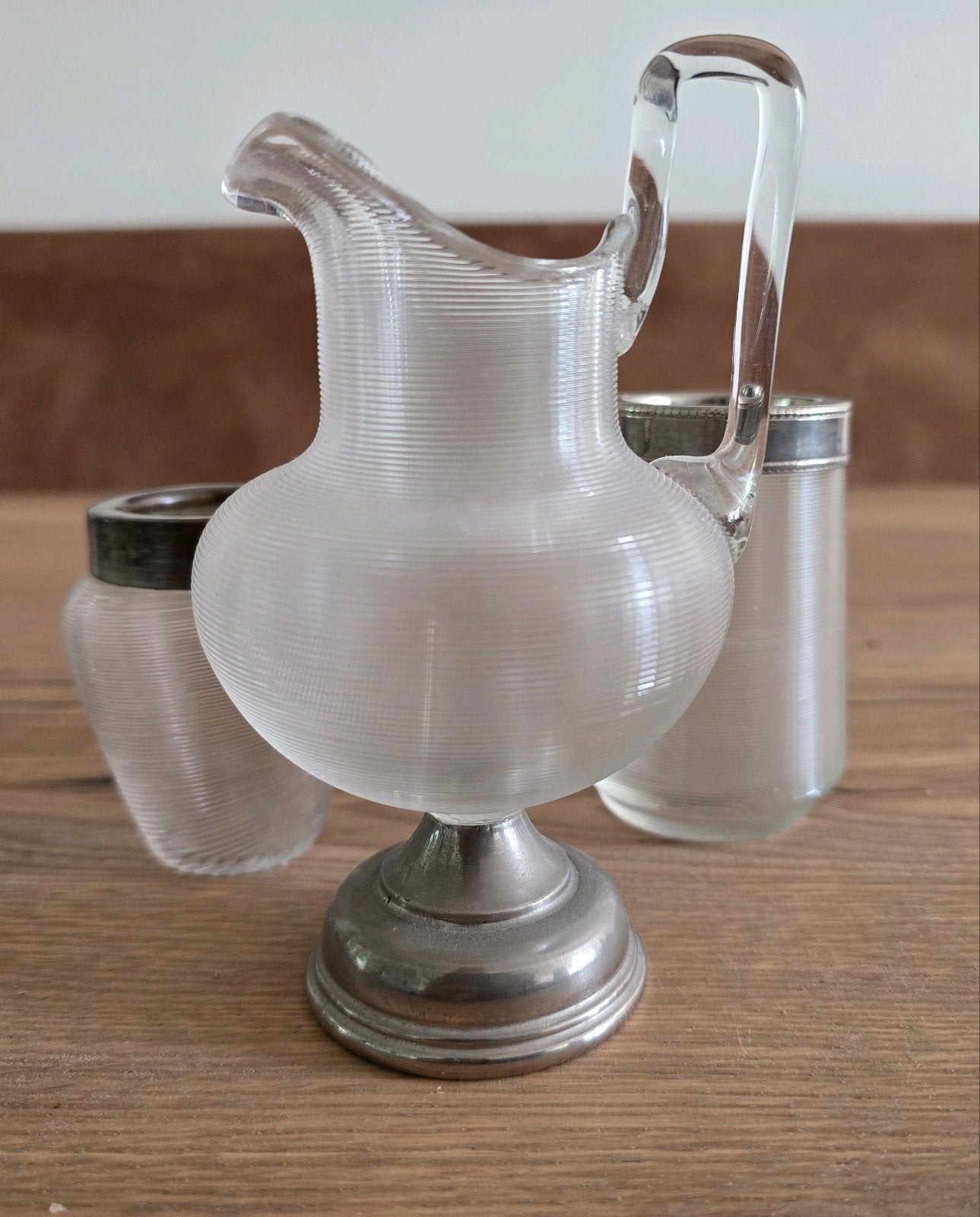 Fries draadglas: 2 lepelvaasjes en 1 roomkannetje, Antiek en Kunst, Antiek | Glas en Kristal, Ophalen of Verzenden