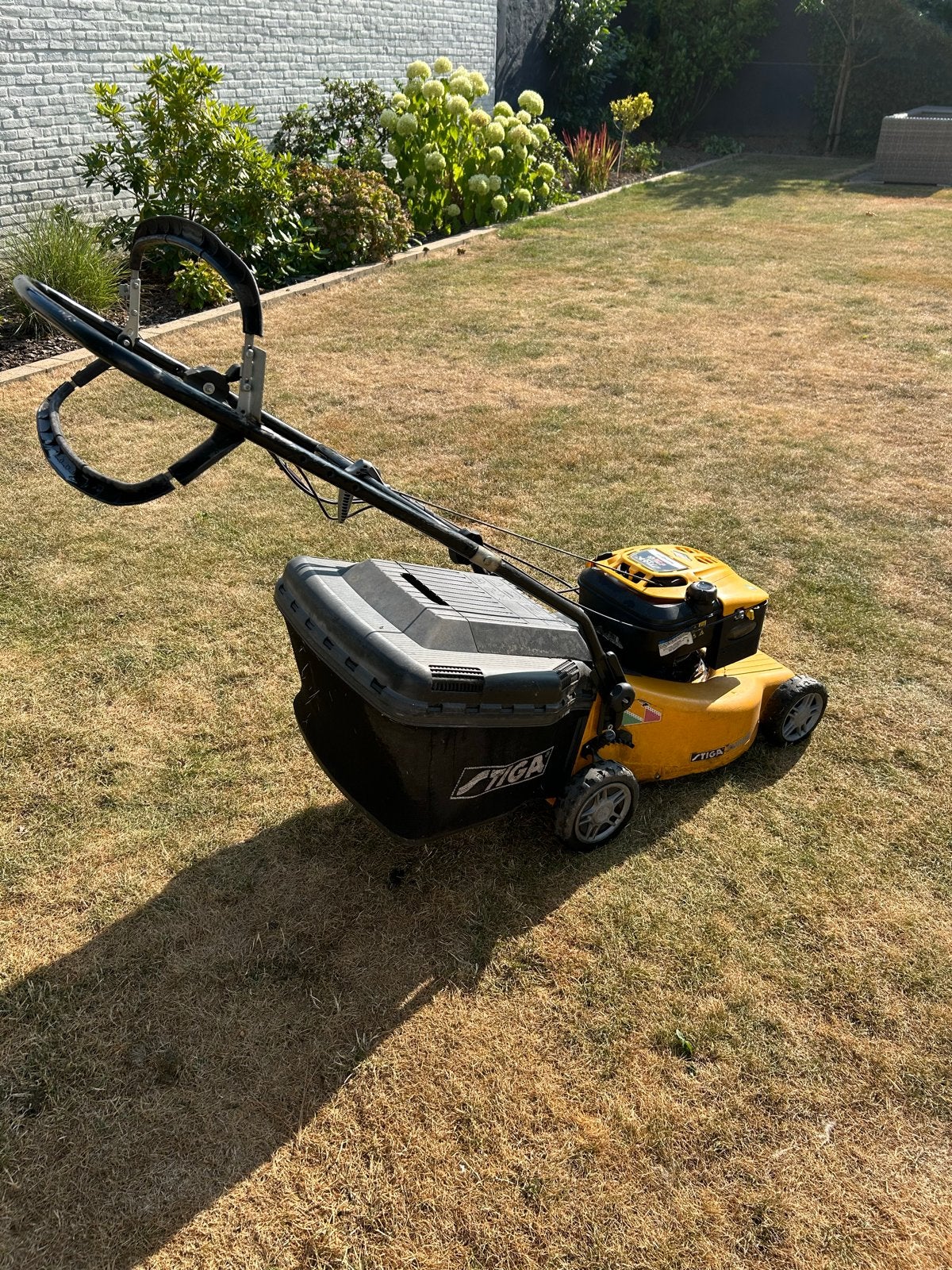 Stiga Benzine Grasmaaier Briggs & Stratton 675EX ReadyStart, Ophalen, Cirkelmaaier, Gebruikt, Benzine-grasmaaier