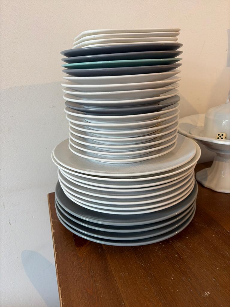 Grote en kleine stapel IKEA borden - wit, grijs, blauw, Huis en Inrichting, Keuken | Servies, Gebruikt, Ophalen of Verzenden, Bord(en)