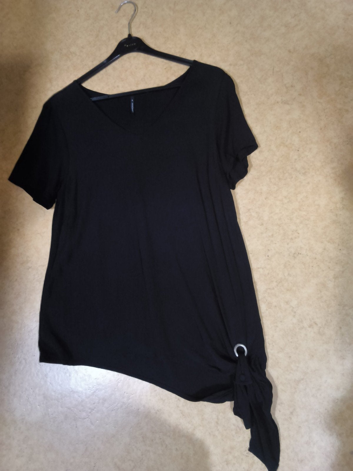 Zwart blouse met korte mouwen en ringdetail - Freequent, Kleding | Dames, Freequent, Zwart, Ophalen of Verzenden, Zo goed als nieuw