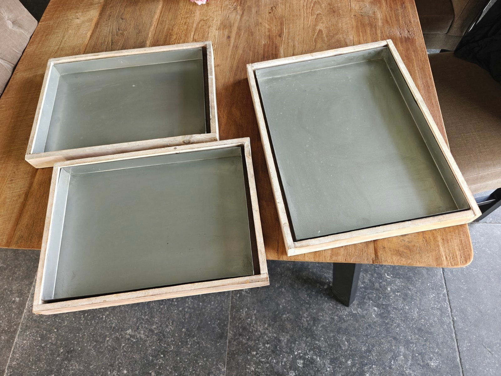 Mooie set van drie nieuwe dienbladen met een houten rand, Ophalen of Verzenden, Nieuw, Rond, Hout