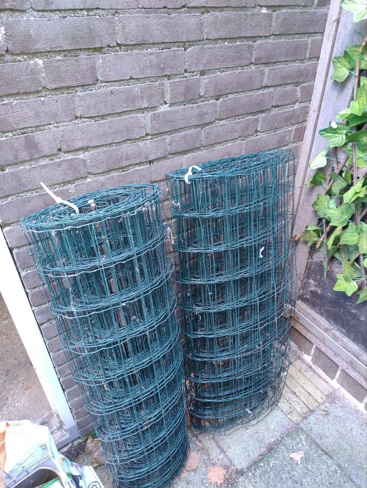 Twee rollen groen gaas/raster voor tuin of erf, Tuin en Terras, Ophalen, Gebruikt, Gaas