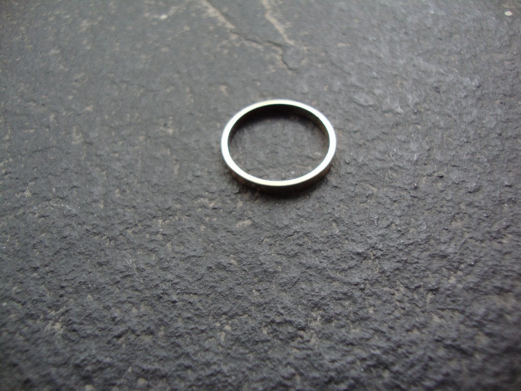 Smal ringetje, IJzer of Staal, Ophalen of Verzenden, Dame, Zilver