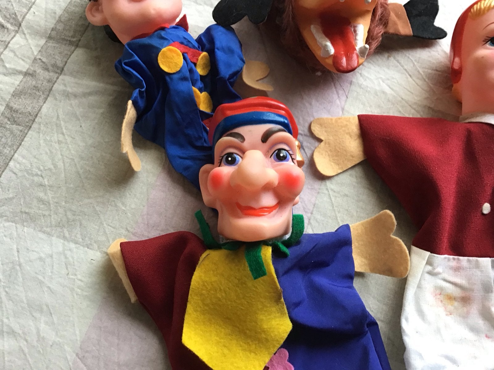 Set van 4 vintage handpoppen: Roodkapje, wolf,politie,clown, Kinderen en Baby's, Speelgoed | Poppen, Ophalen of Verzenden, Gebruikt
