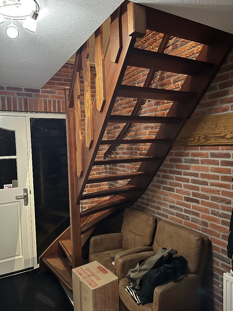Kwartslag hardhouten trap rechts incl. leuning en balustrade, Ophalen, Gebruikt, Trap, 2 tot 4 meter