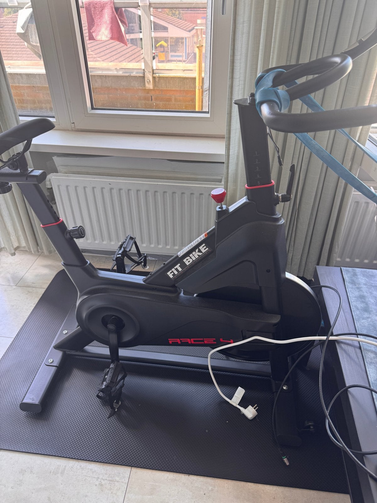 Speedbike met accessoires en Televisie - Voordelige set!, Ophalen of Verzenden, Gebruikt, Spinningfiets
