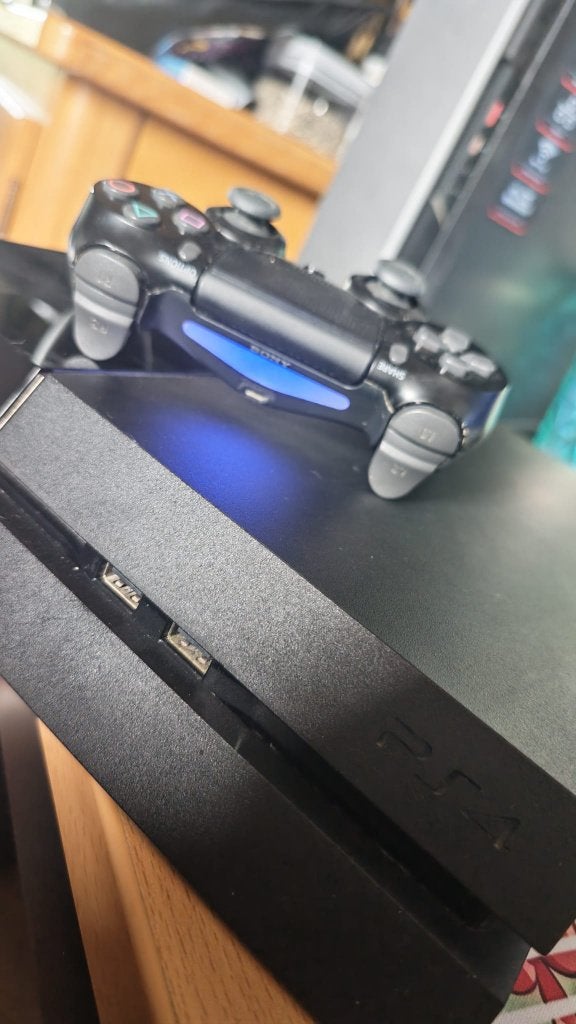 ps4 met controller en games (fifa en farming), Ophalen, 1 speler, Zo goed als nieuw, Vanaf 3 jaar
