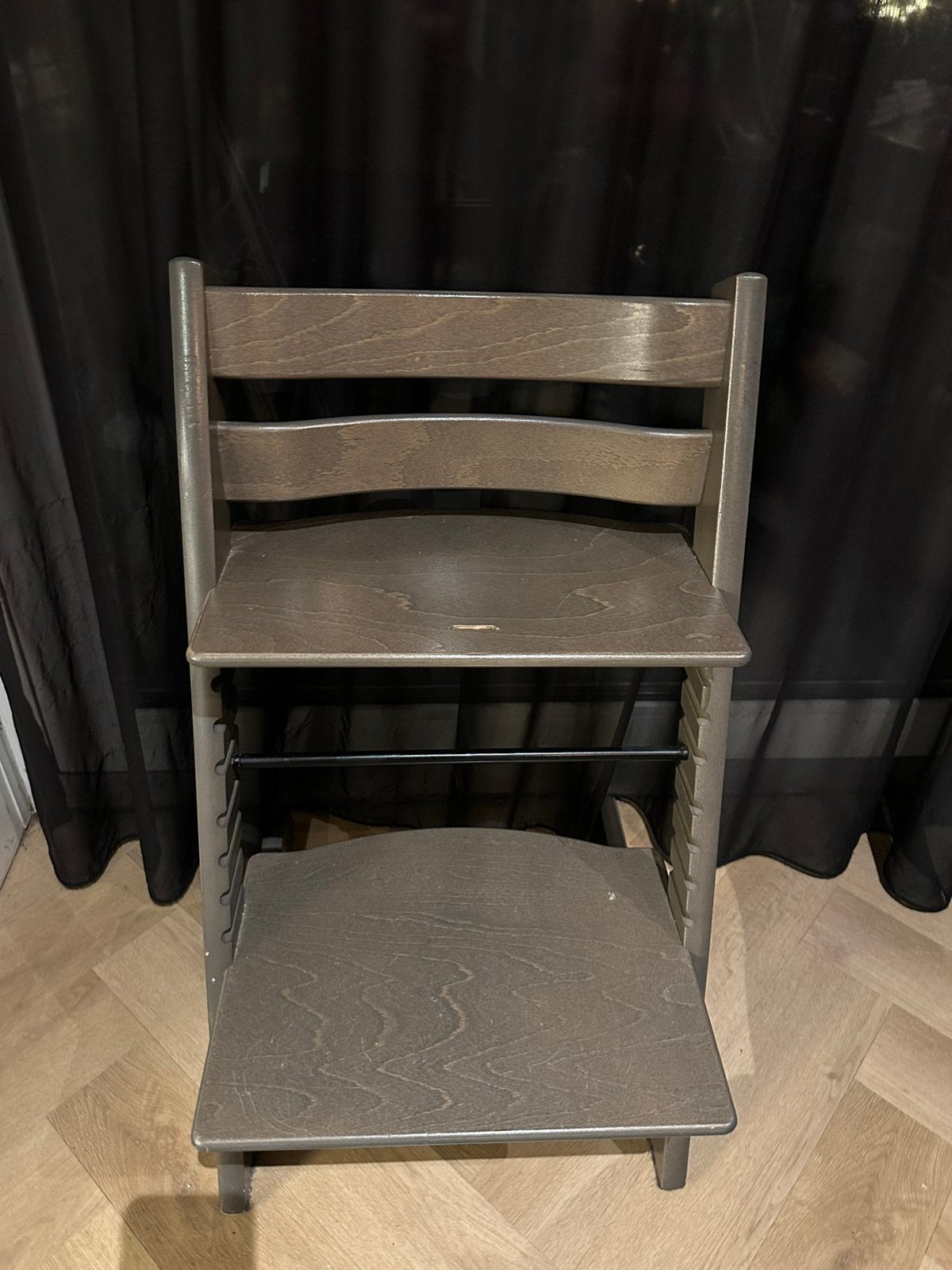 Trip trap grijs/taupe (evt 2 stuks beschikbaar), Ophalen, Zo goed als nieuw, Meegroeistoel