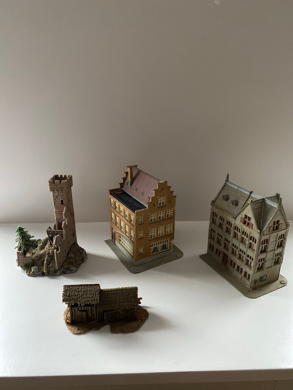 Model huisjes HO formaat - Kibri en Faller (4 stuks), Ophalen of Verzenden, Gebruikt, Brug, Tunnel of Gebouw, Overige merken