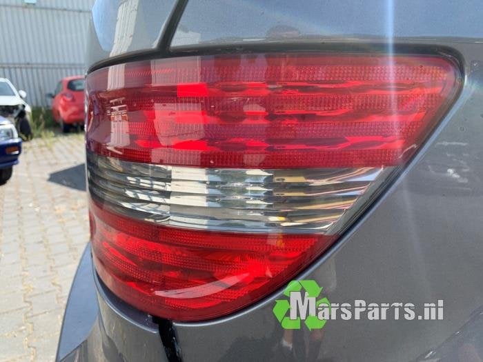 Achterlicht rechts van een Mercedes B-Klasse, Gebruikt, -, Ophalen of Verzenden, -