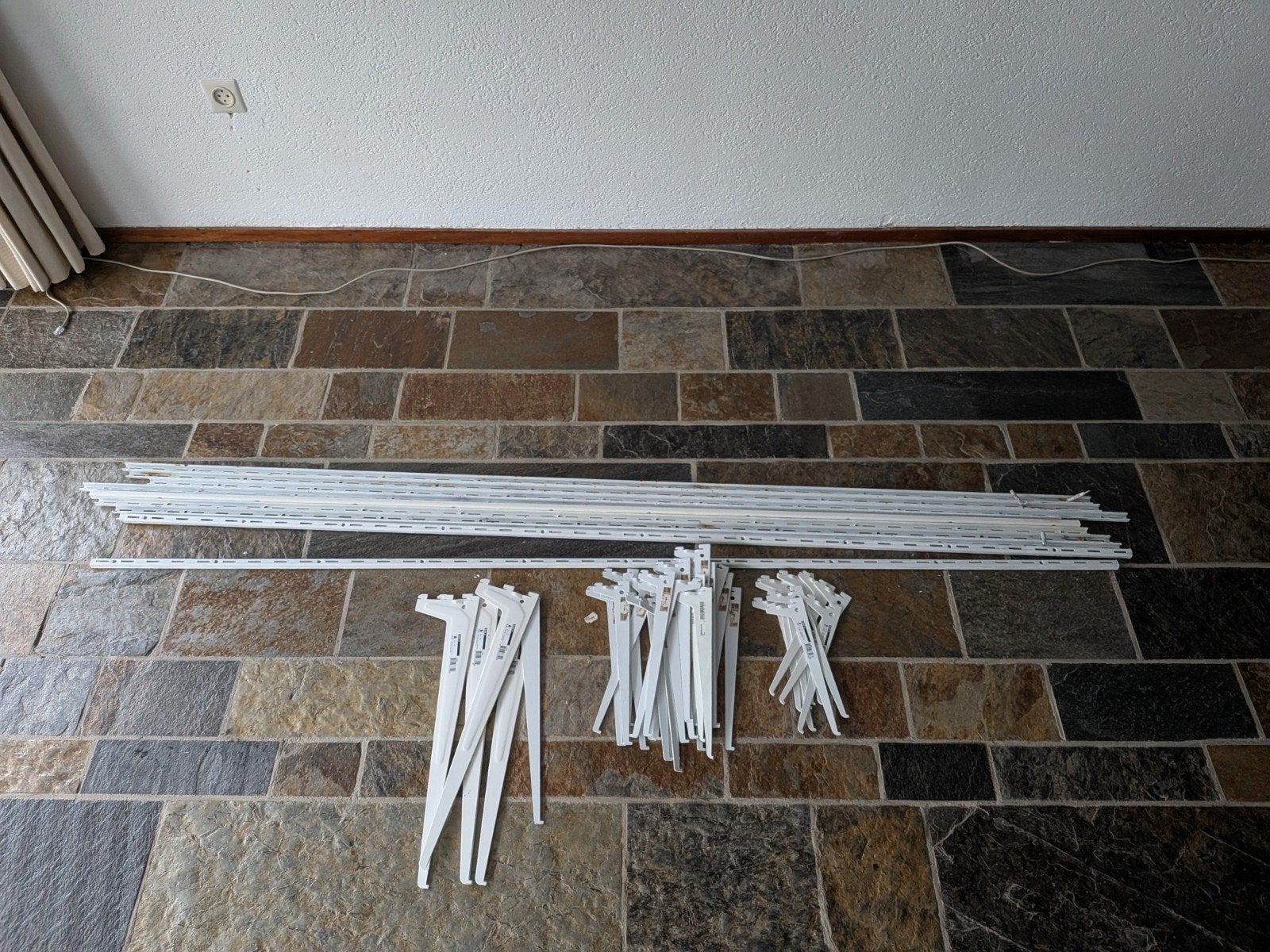 Witte plankdragers en rails voor wandplanken, Ophalen, Met plank(en), Gebruikt, 150 tot 200 cm