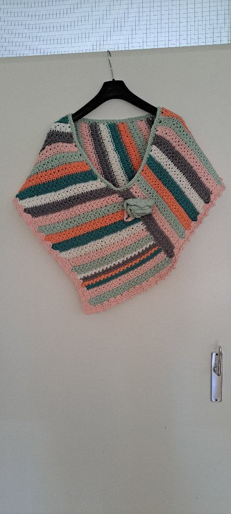 schouderponcho gehaakt, Ophalen of Verzenden, Nieuw, Haken, Overige typen