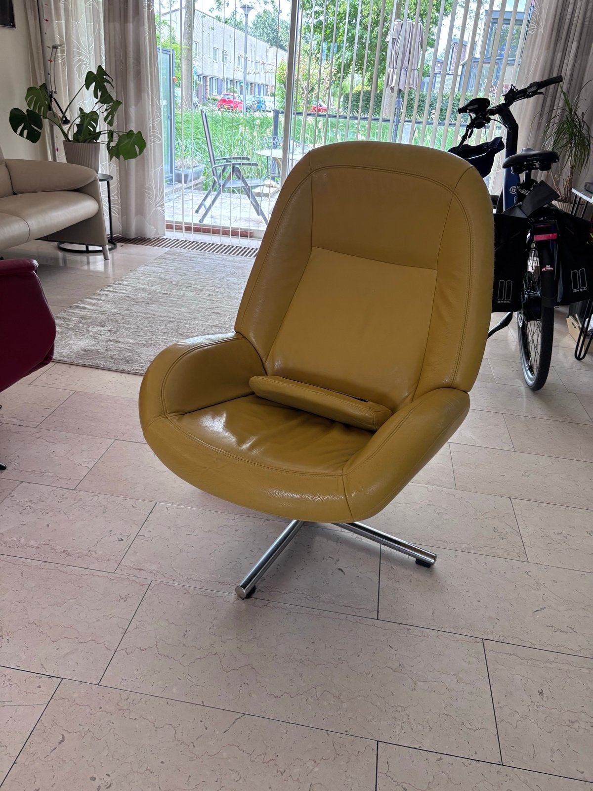 Relax draai-fauteuil van Roma van Kebe, Ophalen, Gebruikt, Leer, 75 tot 100 cm