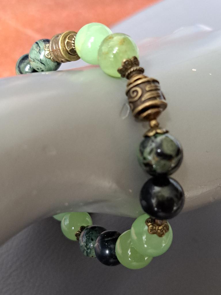 821 armband Kambaba Jaspis 10mm & Jade 10mm, Nieuw, Ophalen of Verzenden, Elastiek, Met edelsteen