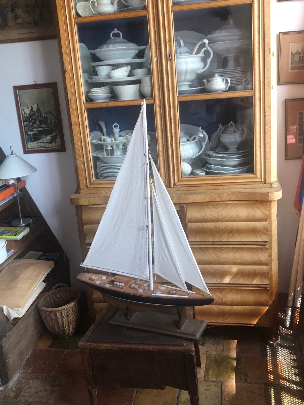 Houten jachtmodel op standaard - 45x55 cm, Hobby en Vrije tijd, Ophalen of Verzenden, Zo goed als nieuw, Groter dan 1:32, Overige merken