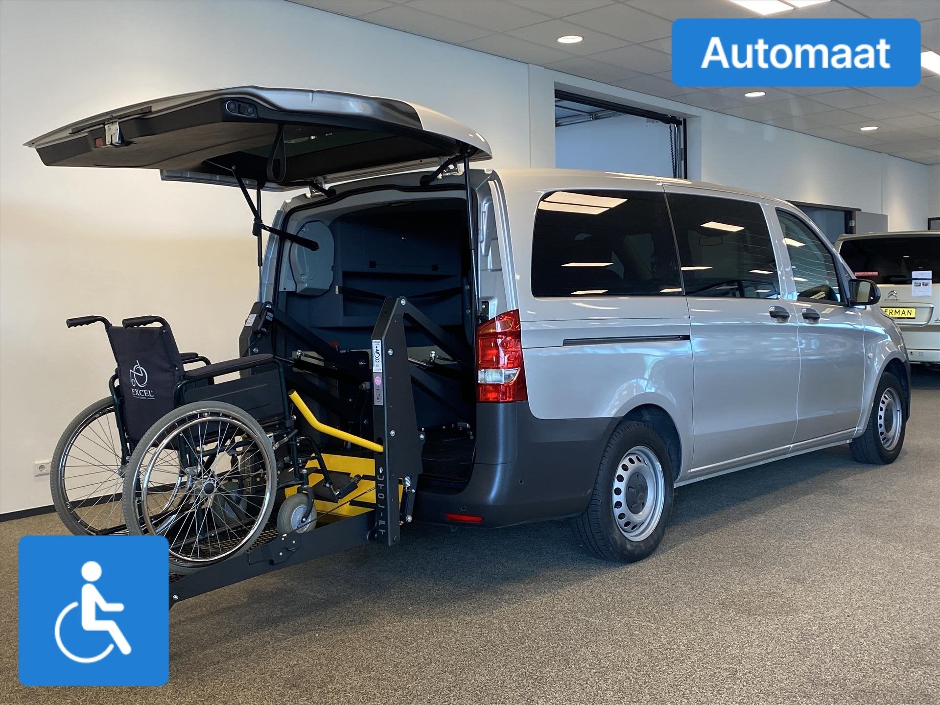 Mercedes-Benz Vito L2H1 Rolstoelbus Automaat Rolstoel Voorin, Auto's, Bestelauto's, Automaat, 12 maanden, Gebruikt, 4 cilinders