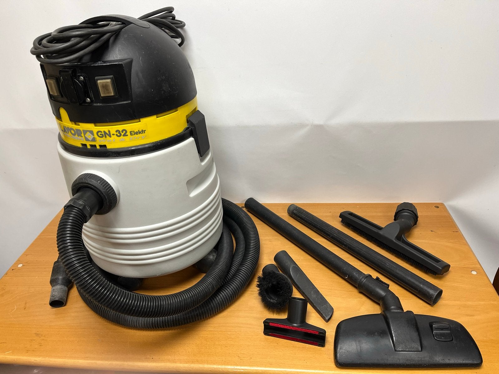 Lavor GN-32 Elektra stofzuiger nat droog met stopcontact, Ophalen of Verzenden, Gebruikt, Waterstofzuiger