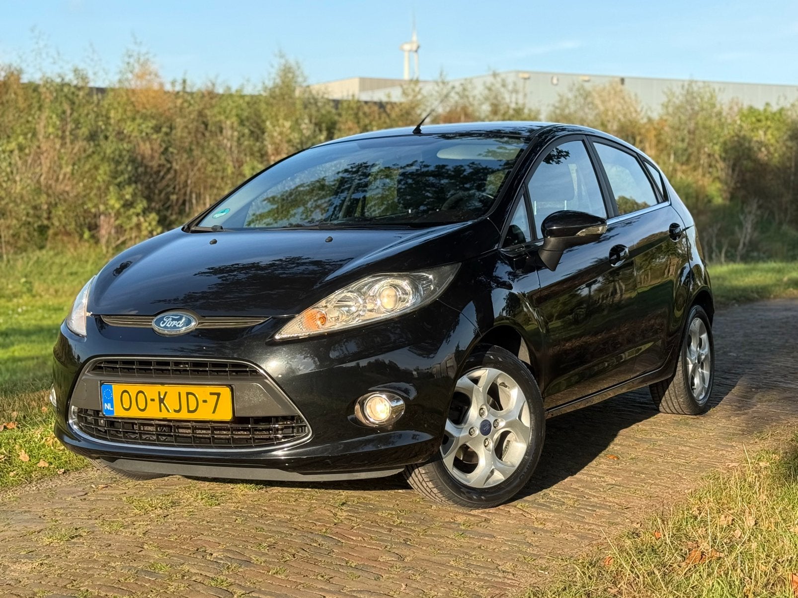 Ford Fiësta 1.25 5-DR | NW. APK! | DISTRIB. GDN! | LUXE!, Auto's, Voorwielaandrijving, 1242 cc, Leder en Stof, Zwart
