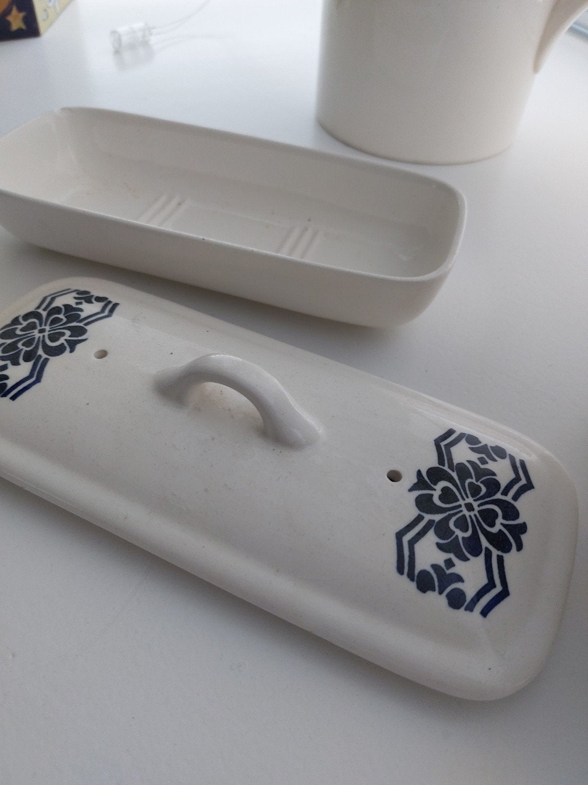 Art Deco lampetstel met blauw decor en crème achtergrond, Ophalen