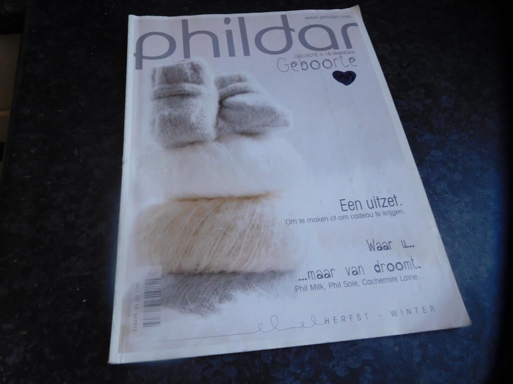 breien ==  Phildar  baby /  geboorte ==  breiboek ==, Ophalen of Verzenden, Zo goed als nieuw, Breien, Patroon of Boek