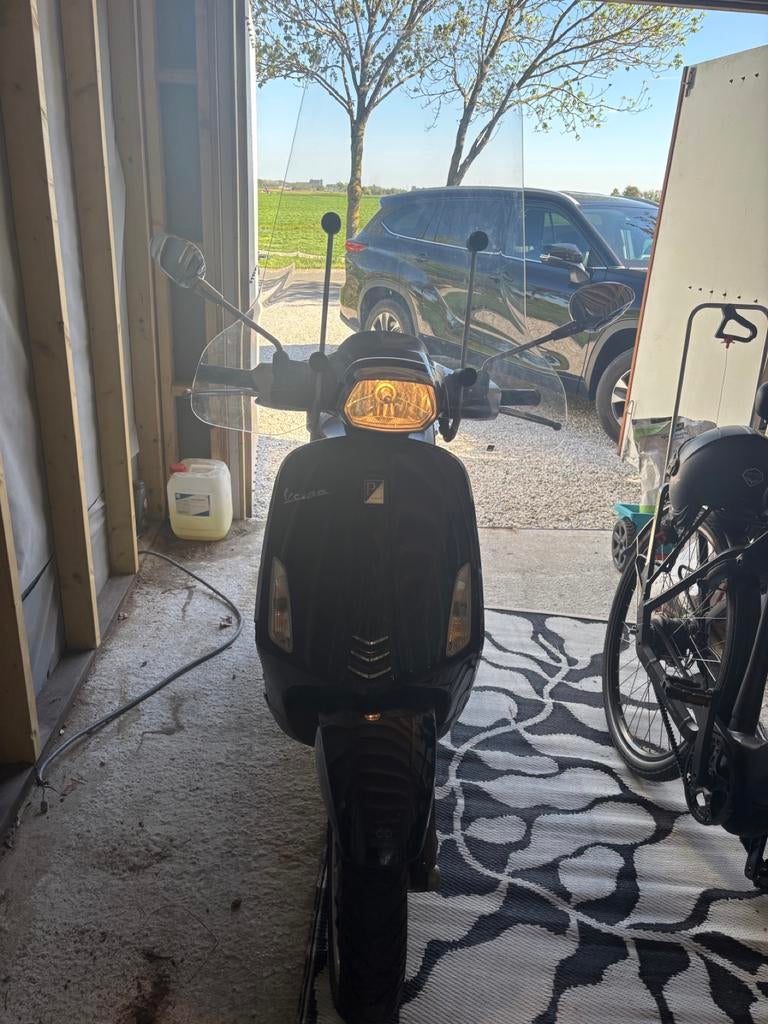 Vespa Sprint 2018 - Zwart, Fietsen en Brommers, Ophalen, Gebruikt, Vespa S, Benzine
