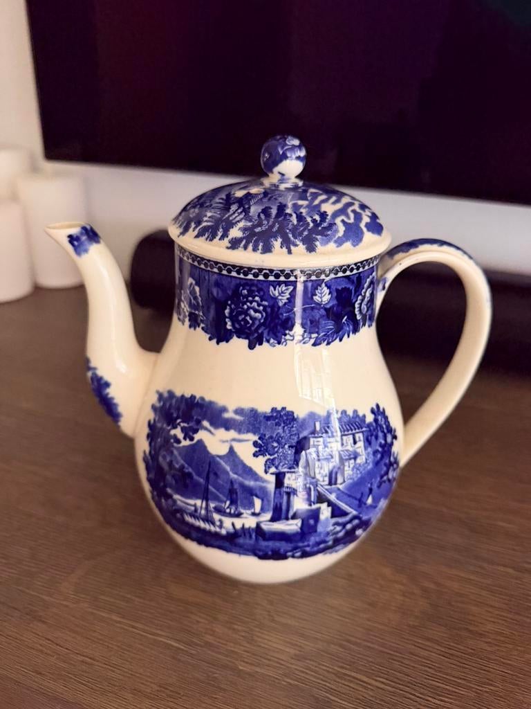 Wedgwood theepot blauw witte met opdruk, Antiek en Kunst, Antiek | Servies los, Ophalen