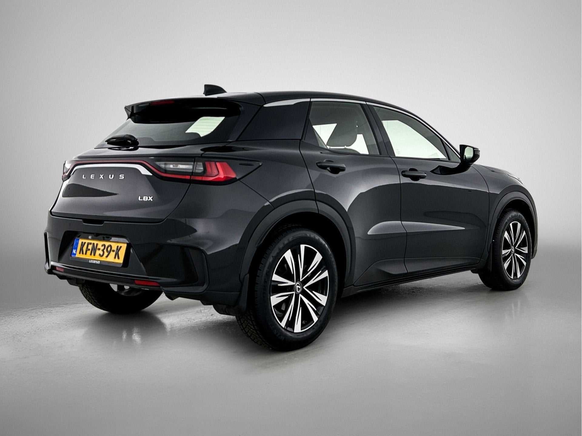 Lexus LBX 2WD | Apple Carplay & Android Auto | Achteruitrijc, Auto's, 12 maanden, Gebruikt, Stoelverwarming, Zwart