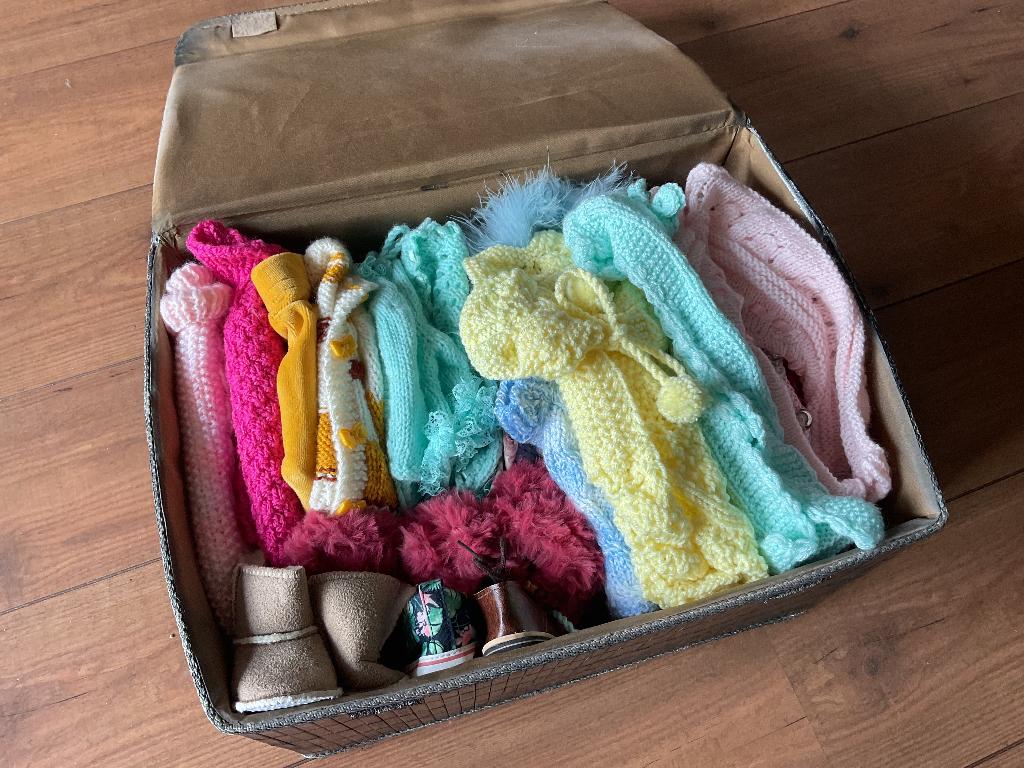 Doos met kleertjes voor levensechte pop (OPHALEN!!!!!), Verzamelen, Poppen, Ophalen, Nieuw, Pop, Levensecht of Reborn