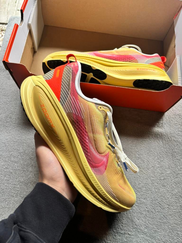 Nike vomero 18 se vivid - maat 45,5 - nieuw, J, Nieuw, Ophalen of Verzenden, J