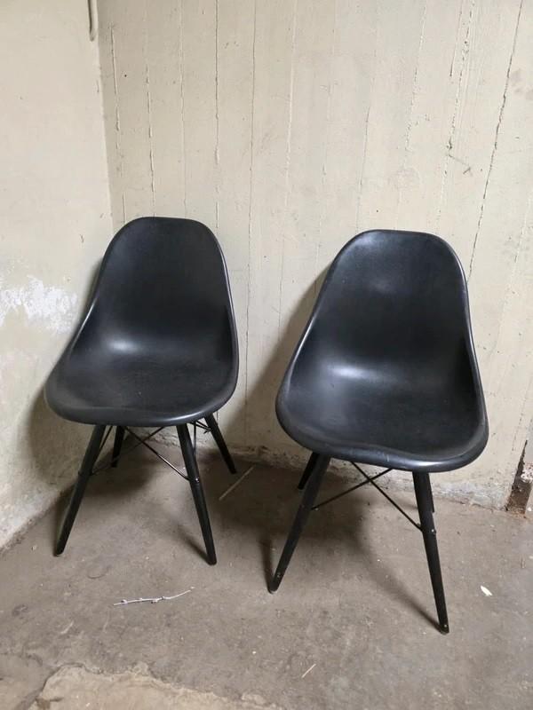 7792 :Vintage Eames Plastic Side Chair (DSW) Set of Two, Gebruikt, Twee, Zwart, Vintage