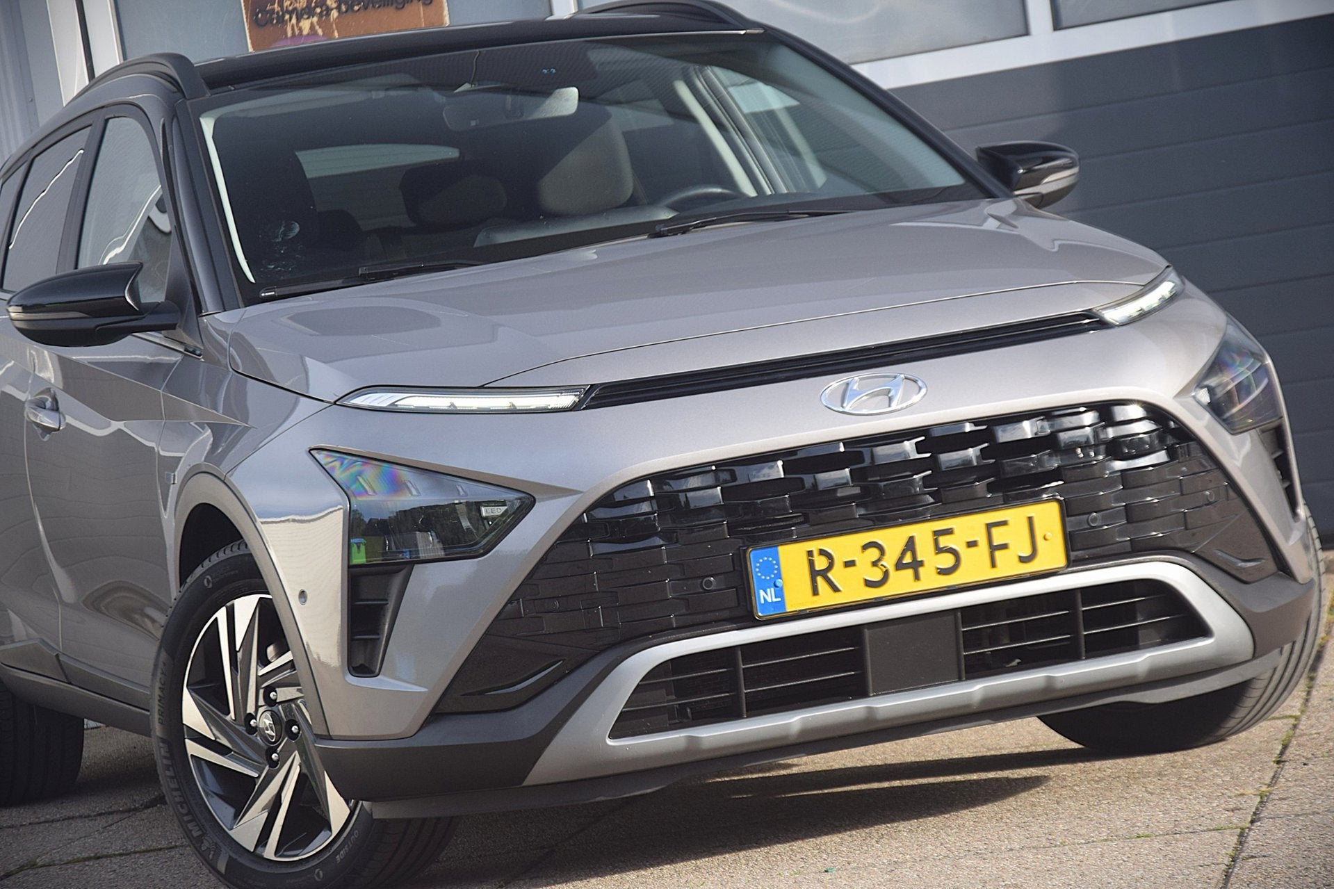 Hyundai Bayon 1.0 T-GDI Premium Sky SCHUIFKANTELDAK/STOELVER, Auto's, Dealer onderhouden, Gebruikt, 100 pk, Bedrijf