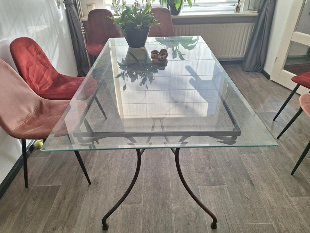 Eetkamer tafel. Gietijzer onderstel met glasplaat 90x160., Huis en Inrichting, Tafels | Eettafels, Ophalen, Gebruikt, 50 tot 100 cm