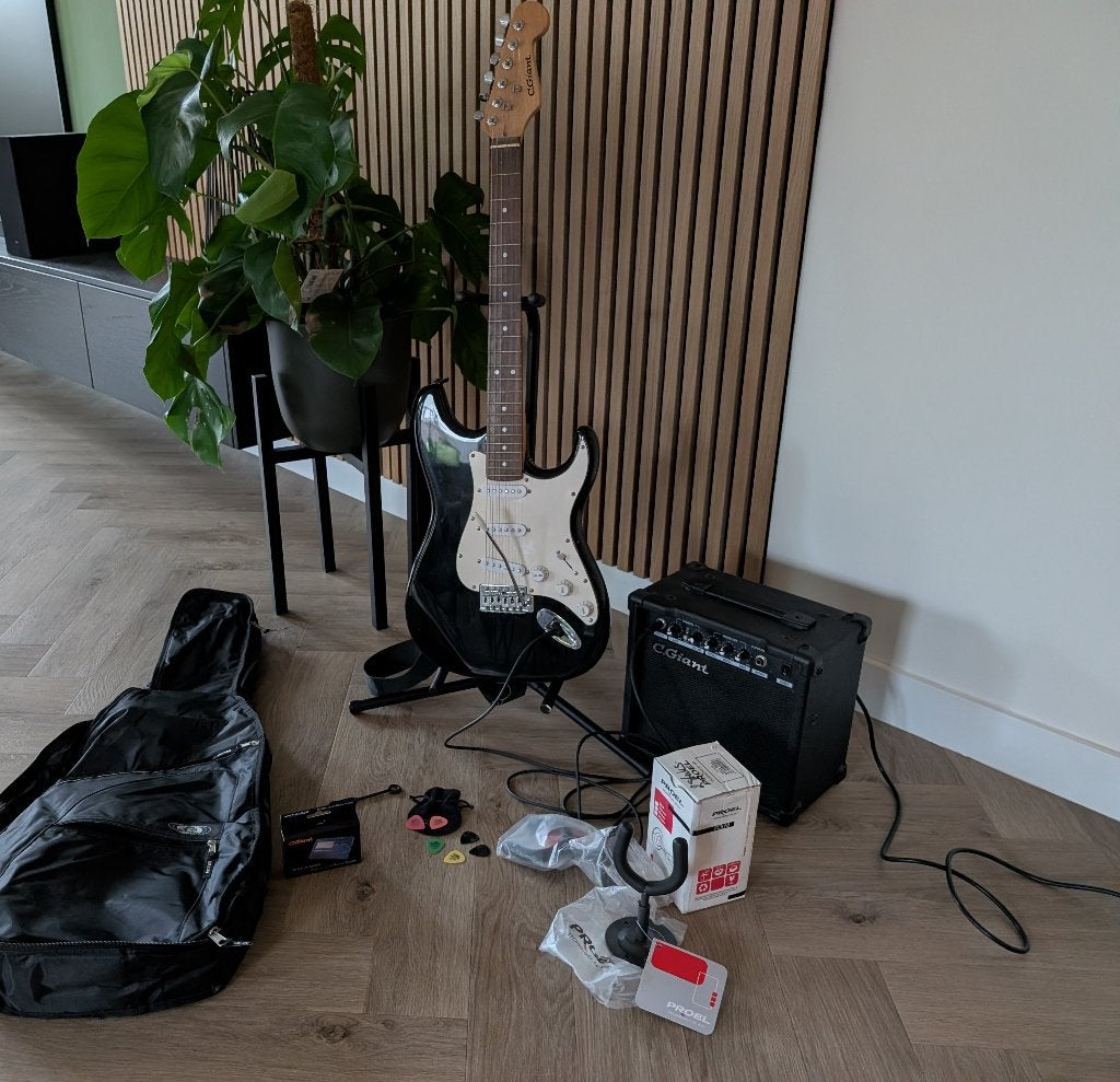 Elektrische gitaar C. Giant met accessoires, Met versterker, Zo goed als nieuw, Solid body, Ophalen