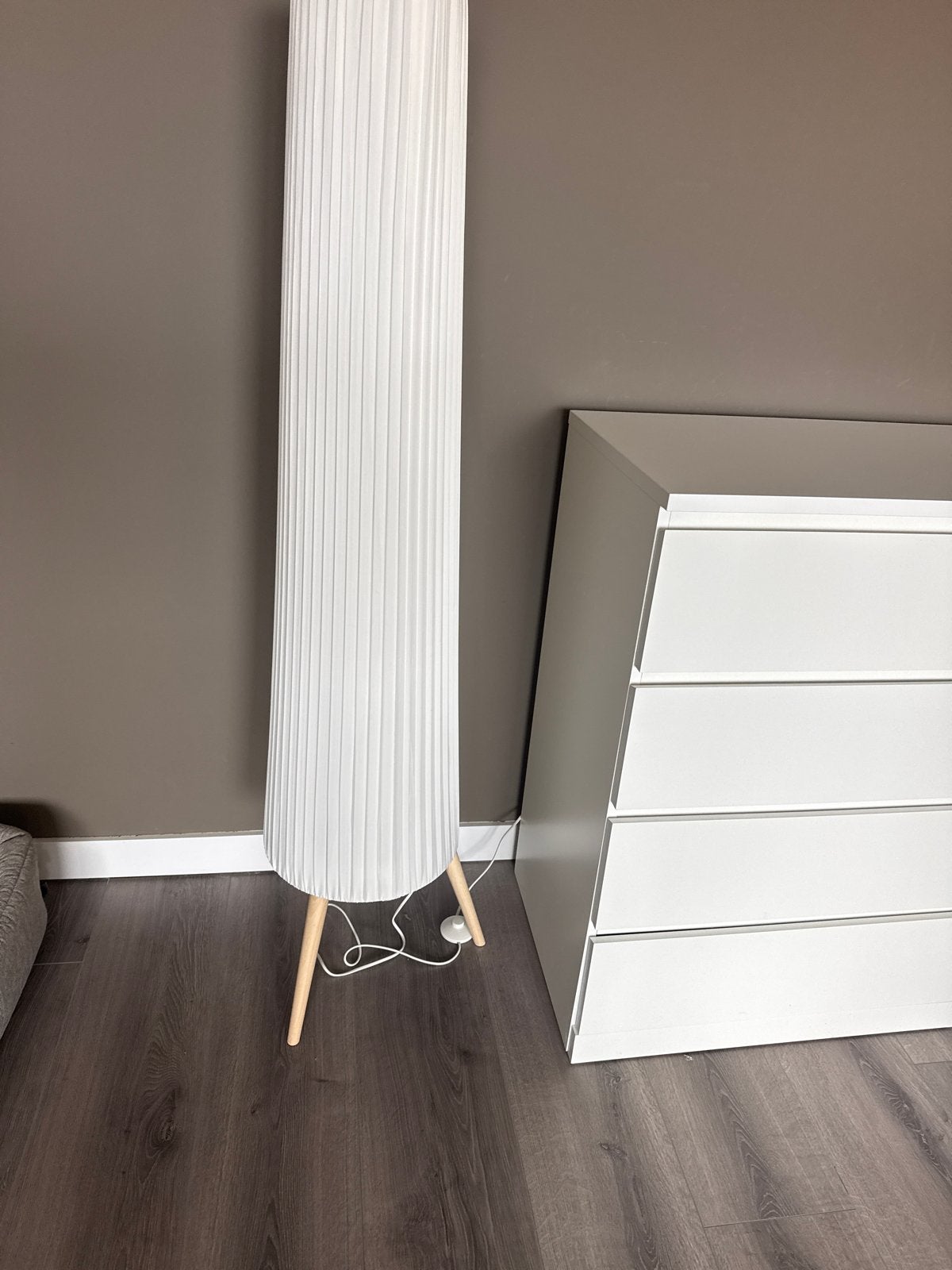 Moderne plissé vloerlamp  houten poten ikea 2 beschickbaar, Ophalen, E27 (groot), Zo goed als nieuw, 150 tot 200 cm