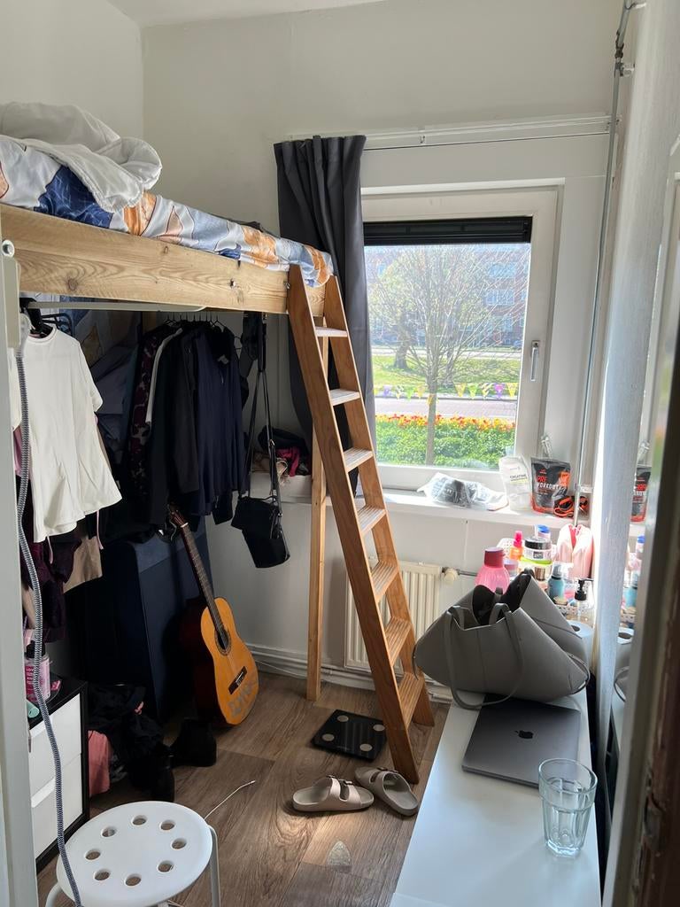 Kamertje met hoogslaper