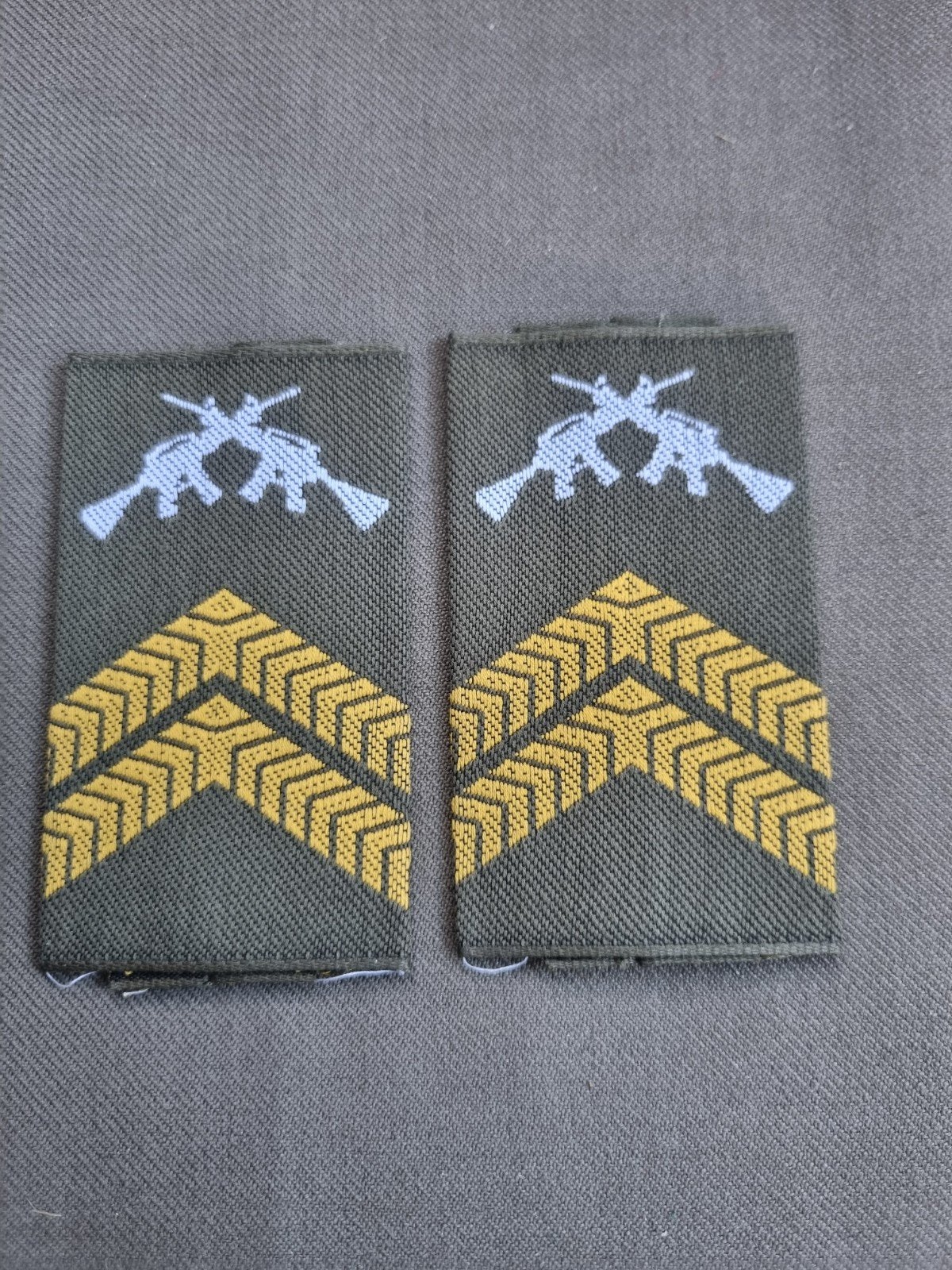 rangen gvt korporaal 1ste klasse olk (witte  wapens), Verzamelen, Ophalen of Verzenden, Landmacht, Nederland, Embleem of Badge